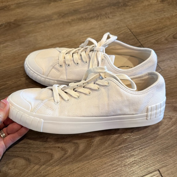 Taos Footwear One Vision White Canvas Sneakers Size 9 - Picture 3 of 9